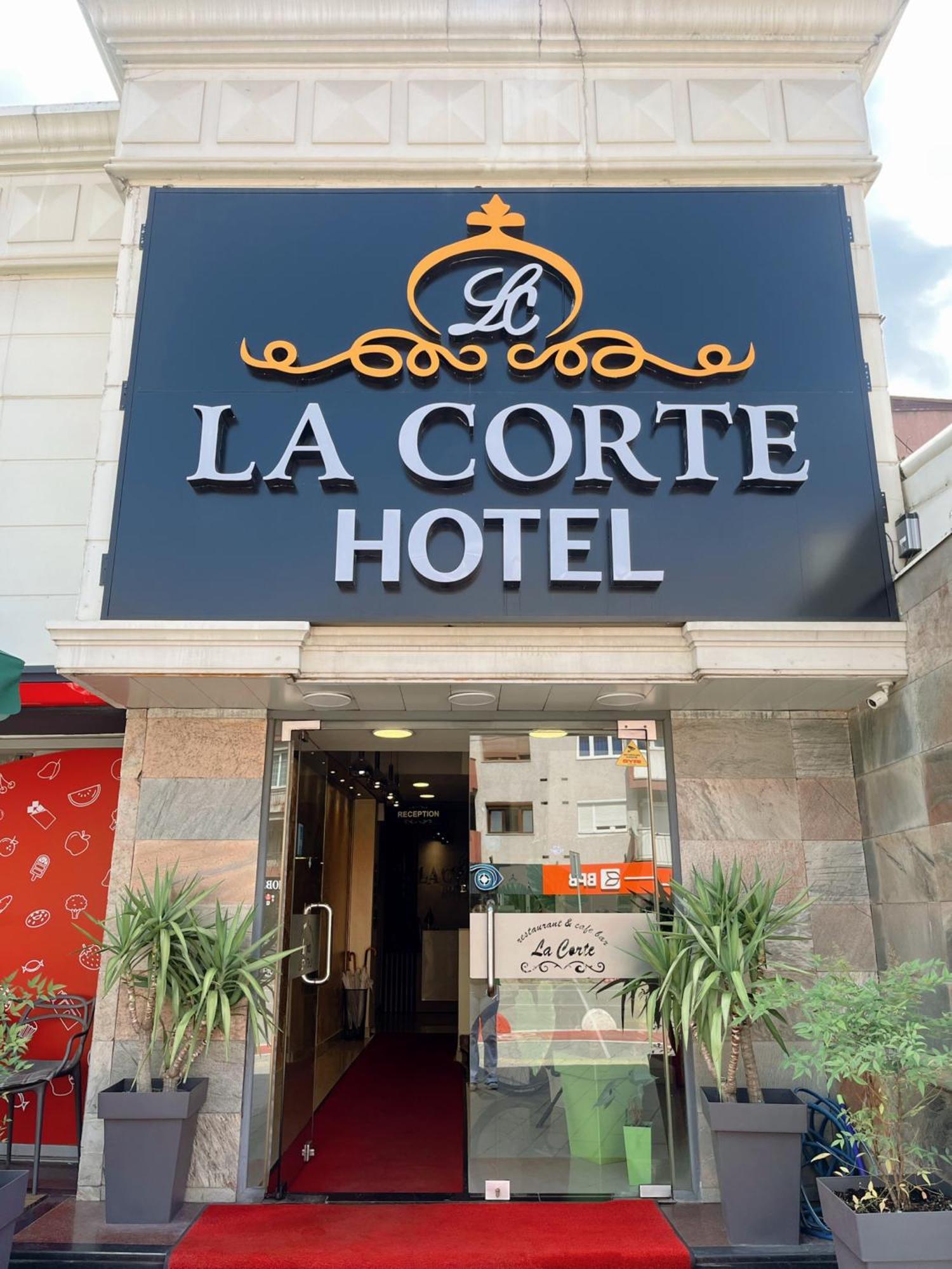 Hotel Lacorte Prishtina Pristina Exterior photo